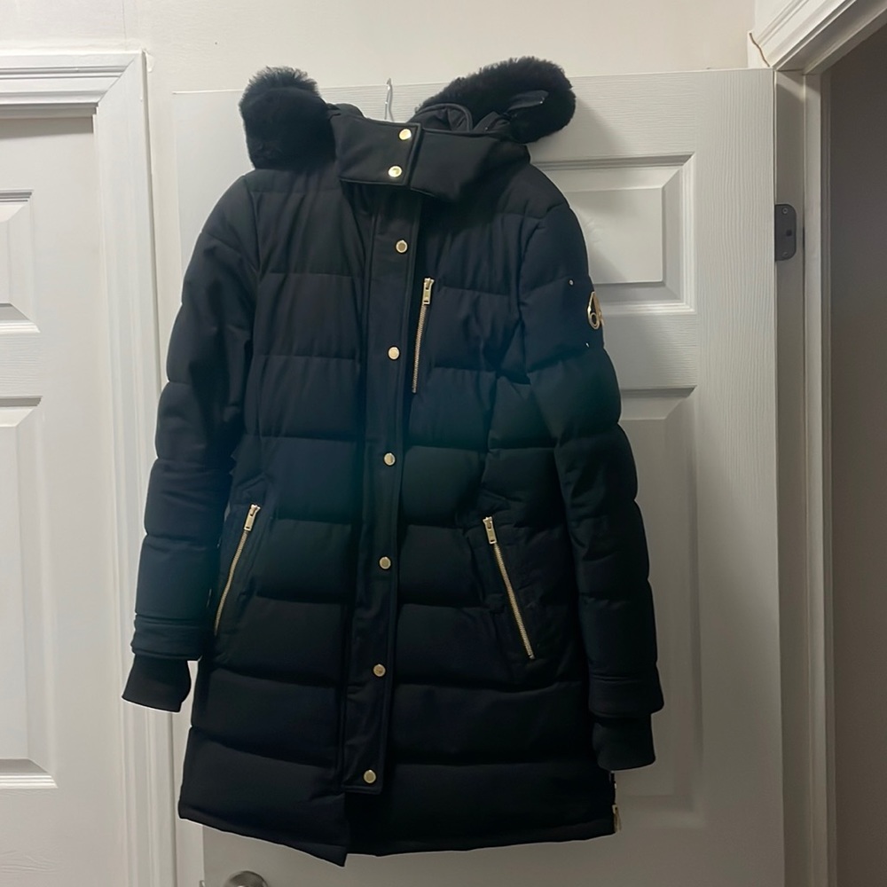 Moose knuckles GOLD WATERSHED PARKA SHEARLING in color black - Picture 2 of 5